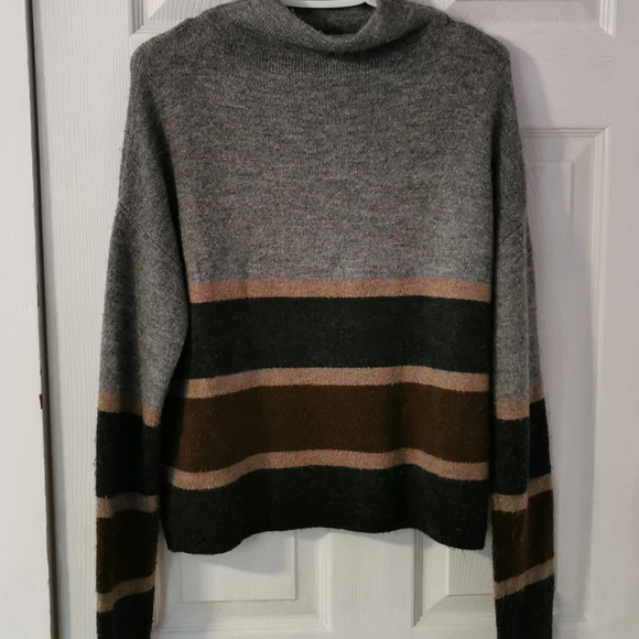 Ladies sweater - Picture 2 of 3